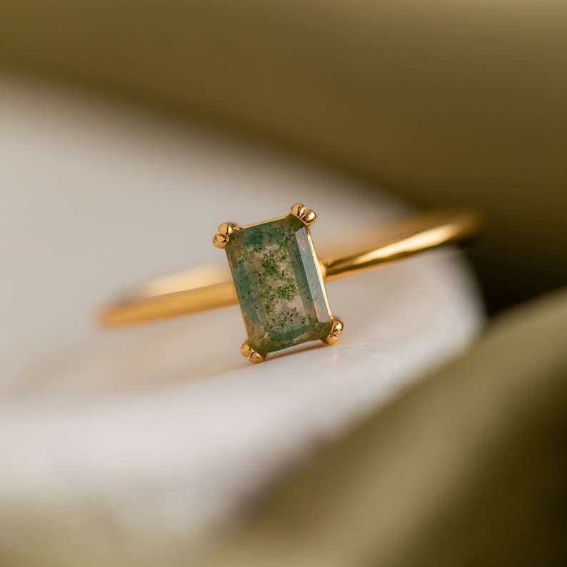 Minimalist Emerald Agate Ring – Green Crystal Birthstone • Vintage Art Deco Jewelry • Promise Ring • Holiday Gift for Her